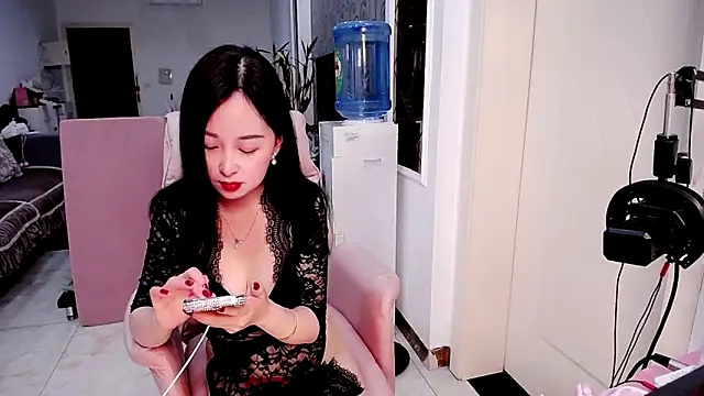 SSSniang- online show from 03/19/25, 12:01