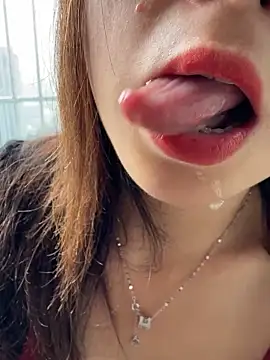 SSSniang- online show from 10/28/25, 01:31