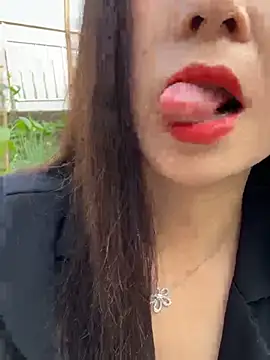 SSSniang- online show from 04/24/26, 11:29