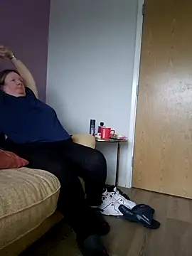 Snapshot of curvy_girl71 chatting on 01/04/25, 03:39 curvy girl71 online show from 01/04/25, 03:39