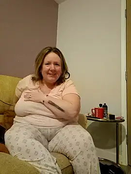 Snapshot of curvy_girl71 chatting on 01/06/25, 06:41 curvy girl71 online show from 01/06/25, 06:41