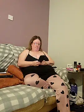 Snapshot of curvy_girl71 chatting on 02/19/25, 08:41 curvy girl71 online show from 02/19/25, 08:41