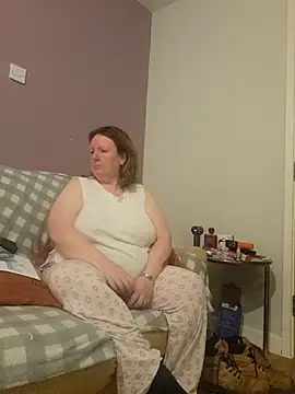 Snapshot of curvy_girl71 chatting on 02/28/25, 07:35 curvy girl71 online show from 02/28/25, 07:35