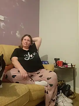 Snapshot of curvy_girl71 chatting on 03/10/25, 06:56 curvy girl71 online show from 03/10/25, 06:56