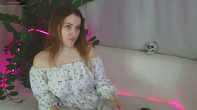 EllieGarson online show from 10/28/25, 05:15