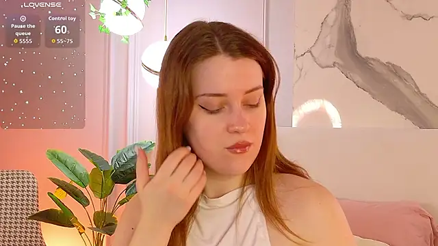 Snapshot of EllieGarson chatting on 02/09/26, 05:06 EllieGarson online show from 02/09/26, 05:06