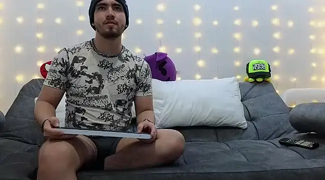 Snapshot of ErickBrant chatting on 01/28/25, 02:11 ErickBrant online show from 01/28/25, 02:11