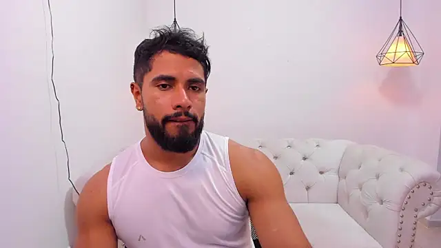 Snapshot of Santiago_huntt chatting on 12/03/24, 04:39 Santiago huntt online show from 12/03/24, 04:39
