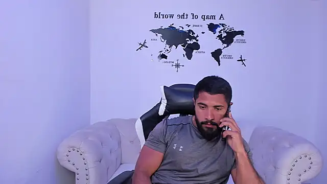Snapshot of Santiago_huntt chatting on 10/02/25, 10:28 Santiago huntt online show from 10/02/25, 10:28