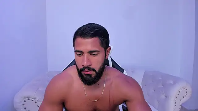 Snapshot of Santiago_huntt chatting on 10/10/25, 11:48 Santiago huntt online show from 10/10/25, 11:48
