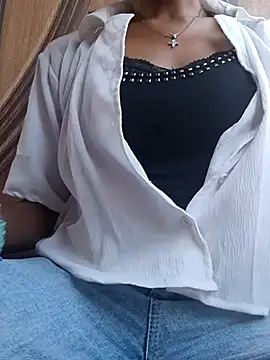 Snapshot of Barbie_183 chatting on 03/19/25, 12:56 Barbie 183 online show from 03/19/25, 12:56