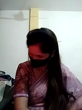 Snapshot of priyancyfun chatting on 02/02/25, 11:51 priyancyfun online show from 02/02/25, 11:51