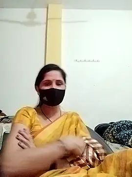 Snapshot of priyancyfun chatting on 02/05/25, 03:20 priyancyfun online show from 02/05/25, 03:20