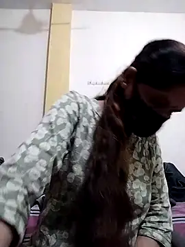 Snapshot of priyancyfun chatting on 02/13/25, 01:08 priyancyfun online show from 02/13/25, 01:08