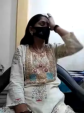 Snapshot of priyancyfun chatting on 03/11/25, 04:51 priyancyfun online show from 03/11/25, 04:51