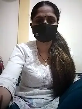 Snapshot of priyancyfun chatting on 03/13/25, 08:11 priyancyfun online show from 03/13/25, 08:11