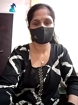 Snapshot of priyancyfun chatting on 10/09/25, 04:38 priyancyfun online show from 10/09/25, 04:38