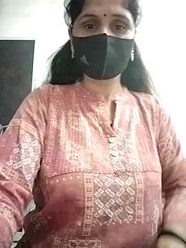 Snapshot of priyancyfun chatting on 10/17/25, 04:20 priyancyfun online show from 10/17/25, 04:20