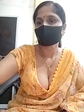 Snapshot of priyancyfun chatting on 10/28/25, 04:42 priyancyfun online show from 10/28/25, 04:42