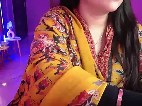 Snapshot of Mitikaa chatting on 09/23/25, 02:31 Mitikaa online show from 09/23/25, 02:31