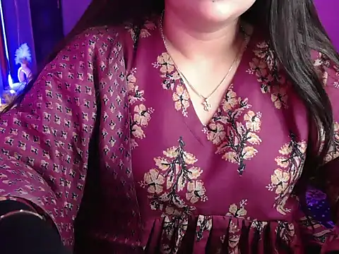 Snapshot of Mitikaa chatting on 09/28/25, 02:33 Mitikaa online show from 09/28/25, 02:33