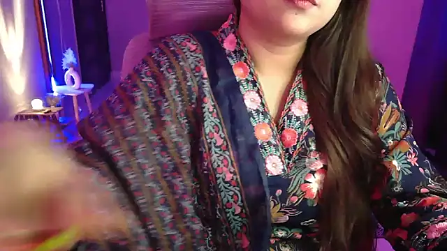 Snapshot of Mitikaa chatting on 10/10/25, 02:27 Mitikaa online show from 10/10/25, 02:27