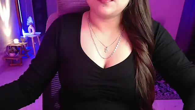 Snapshot of Mitikaa chatting on 10/11/25, 02:04 Mitikaa online show from 10/11/25, 02:04