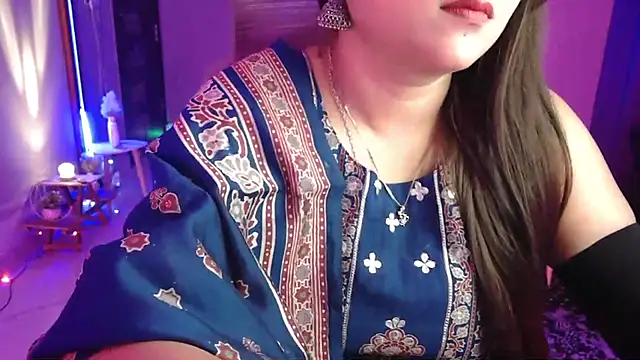 Snapshot of Mitikaa chatting on 10/16/25, 02:18 Mitikaa online show from 10/16/25, 02:18