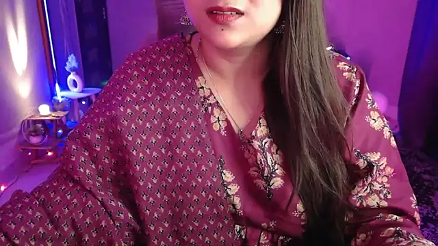 Snapshot of Mitikaa chatting on 10/18/25, 03:13 Mitikaa online show from 10/18/25, 03:13