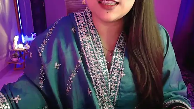 Snapshot of Mitikaa chatting on 10/23/25, 02:38 Mitikaa online show from 10/23/25, 02:38
