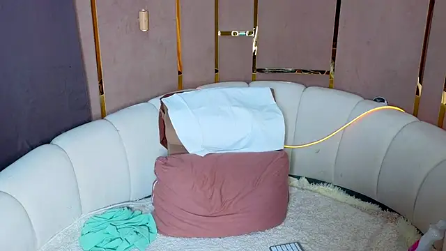 emilytrays online show from 05/11/26, 04:04