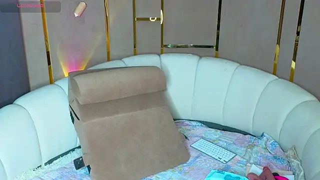 emilytrays online show from 06/13/26, 04:10