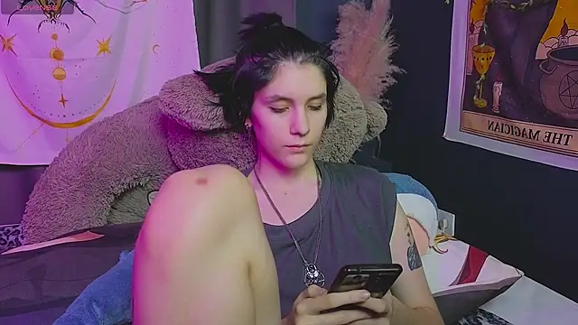 Snapshot of Hyeon_Jin chatting on 01/22/25, 04:44 Hyeon Jin online show from 01/22/25, 04:44