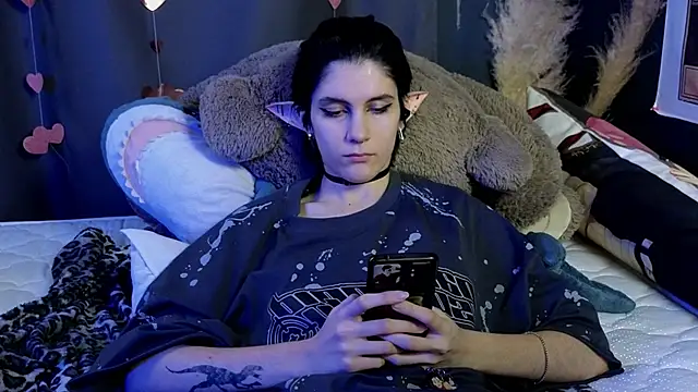 Snapshot of Hyeon_Jin chatting on 02/21/25, 09:56 Hyeon Jin online show from 02/21/25, 09:56