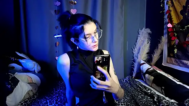 Snapshot of Hyeon_Jin chatting on 02/24/25, 12:30 Hyeon Jin online show from 02/24/25, 12:30