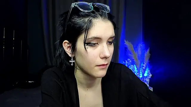 Snapshot of Hyeon_Jin chatting on 03/04/25, 08:27 Hyeon Jin online show from 03/04/25, 08:27