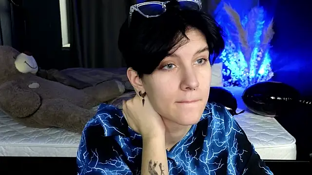 Snapshot of Hyeon_Jin chatting on 03/11/25, 01:34 Hyeon Jin online show from 03/11/25, 01:34