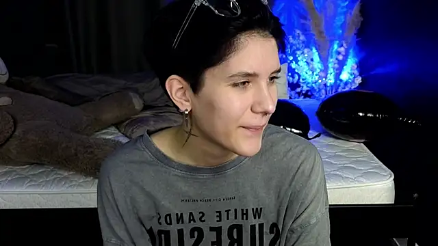 Snapshot of Hyeon_Jin chatting on 03/11/25, 07:47 Hyeon Jin online show from 03/11/25, 07:47