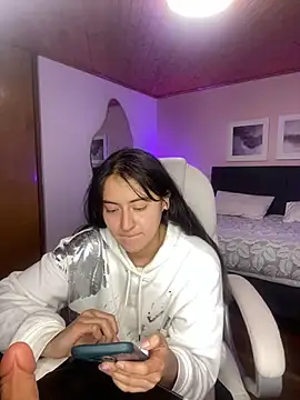 Camila pinkk online show from 03/08/25, 05:22