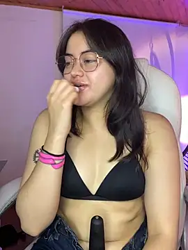 Snapshot of Camila_pinkk chatting on 05/29/26, 02:15 Camila pinkk online show from 05/29/26, 02:15