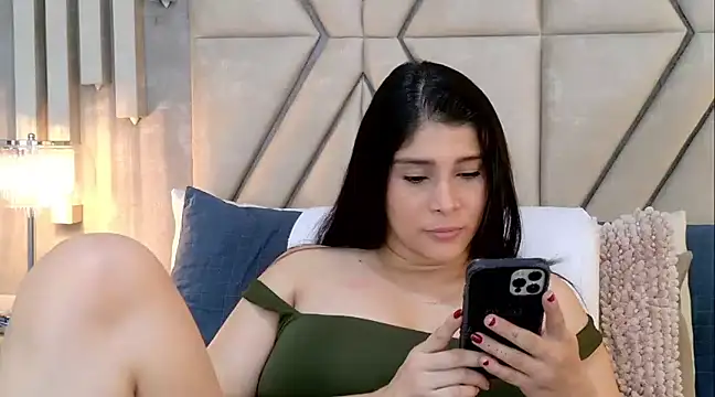 MilaRux online show from 02/04/25, 04:29