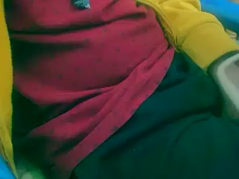 Snapshot of chandni89 chatting on 01/18/25, 04:31 chandni89 online show from 01/18/25, 04:31