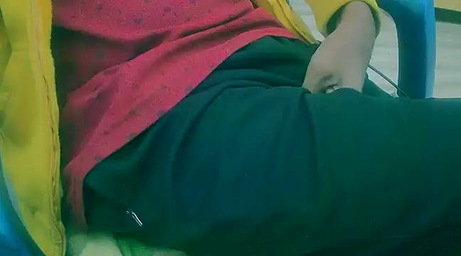 Snapshot of chandni89 chatting on 01/21/25, 03:43 chandni89 online show from 01/21/25, 03:43