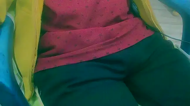 Snapshot of chandni89 chatting on 01/25/25, 04:03 chandni89 online show from 01/25/25, 04:03