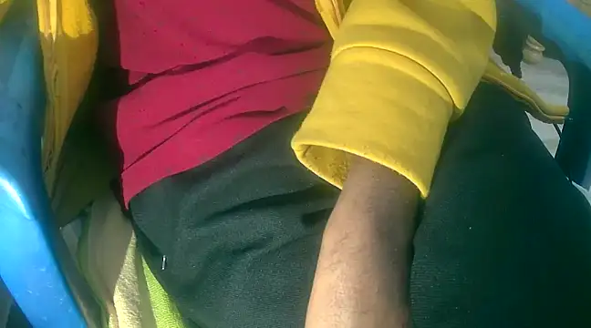 Snapshot of chandni89 chatting on 01/26/25, 02:52 chandni89 online show from 01/26/25, 02:52