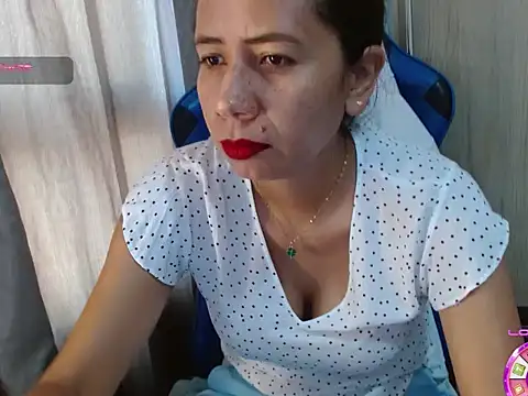 Danielagomez33 online show from 05/22/26, 01:28