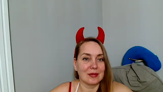 Lolawhite8 online show from 03/18/25, 08:15