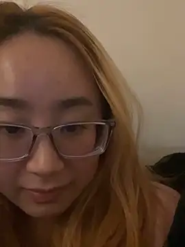 Snapshot of suki889 chatting on 01/11/25, 05:18 suki889 online show from 01/11/25, 05:18