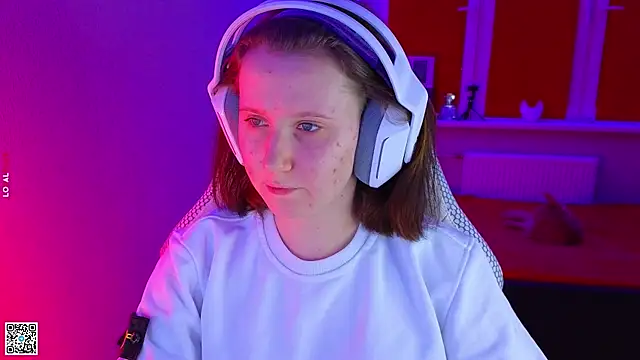 mon lola online show from 11/25/25, 03:34