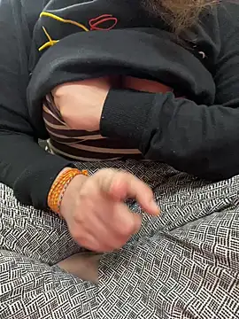 Red-Magic-25 online show from 12/21/25, 05:58